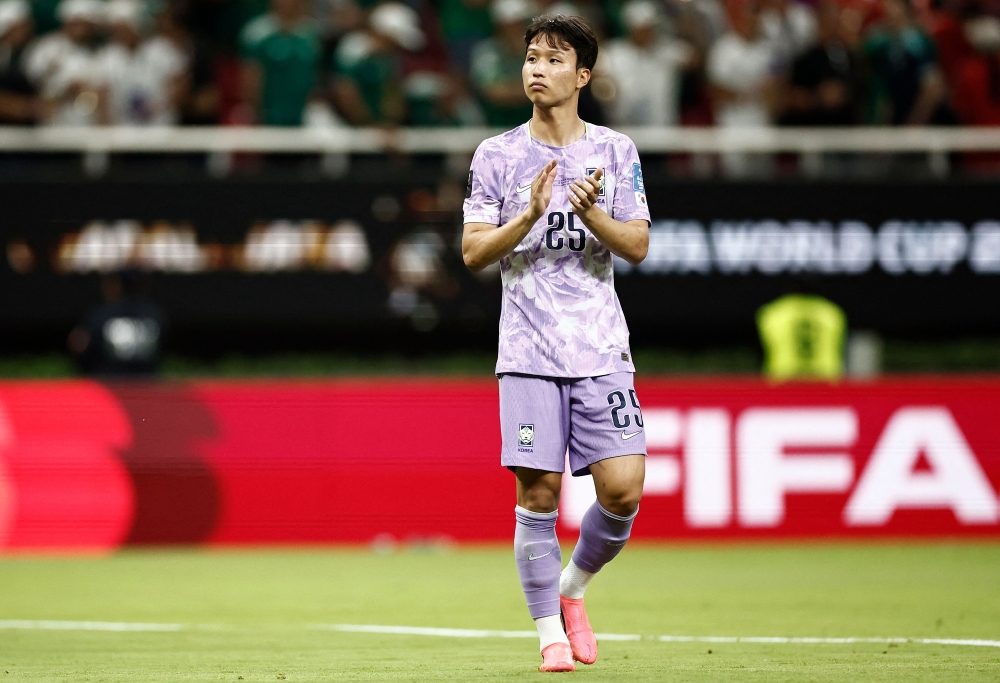 South Korea's midfielder #25 Eom Ji-sung. — AFP