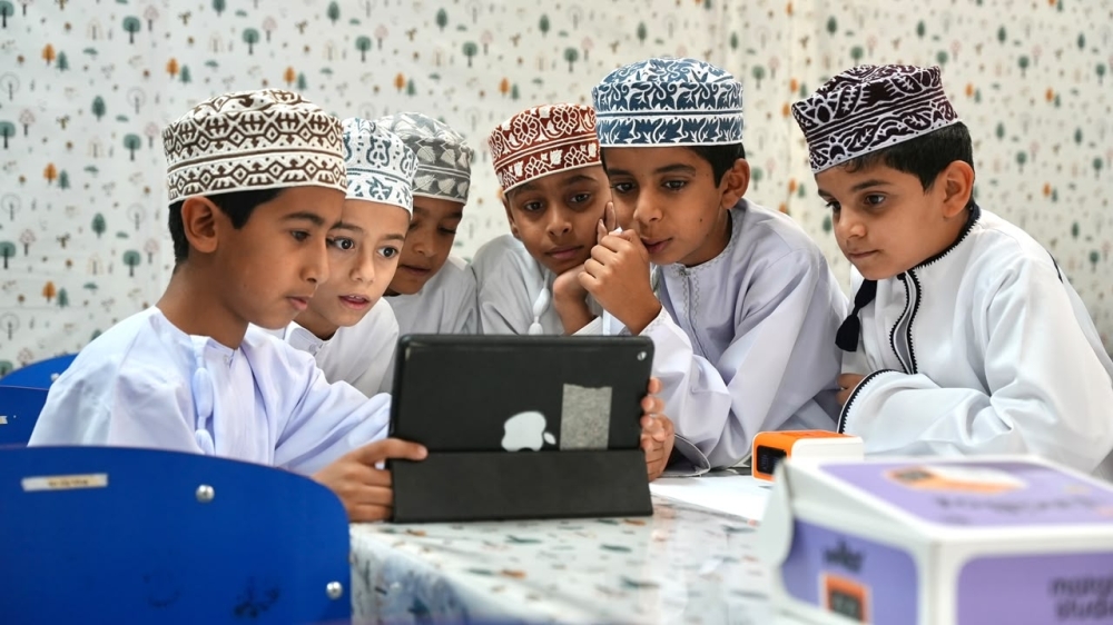 Students engaged in hands-on experiences across cutting-edge fields, including educational robotics and artificial intelligence.