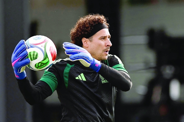 Mexico youngsters against Ochoa making ceremonial appearance