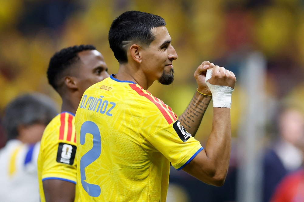 Colombia's defender #02 Daniel Munoz  