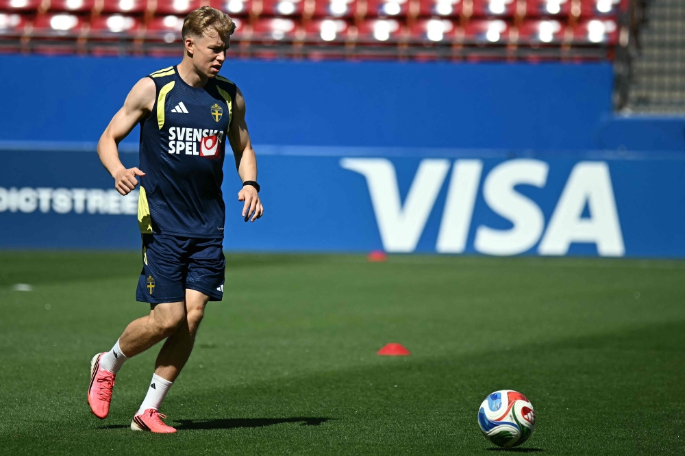 Sweden's defender #08 Daniel Svensson. — AFP