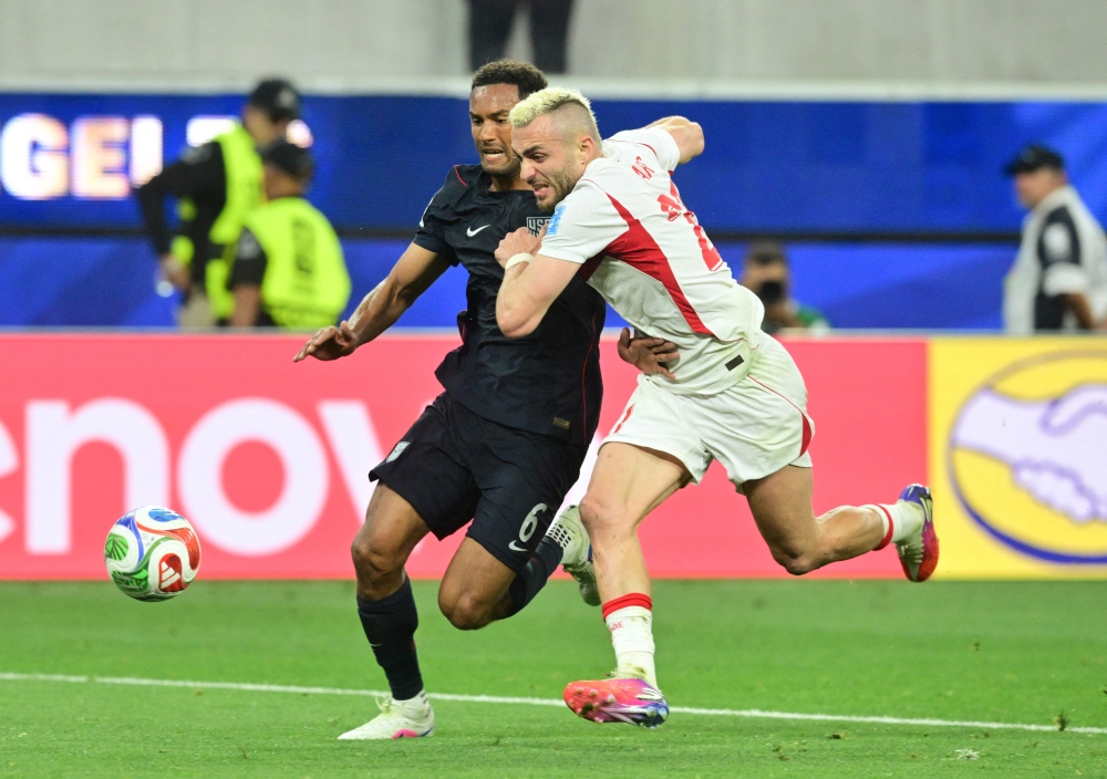 US  #06 Auston and Türkiye's  #21 Yilmaz. — AFP