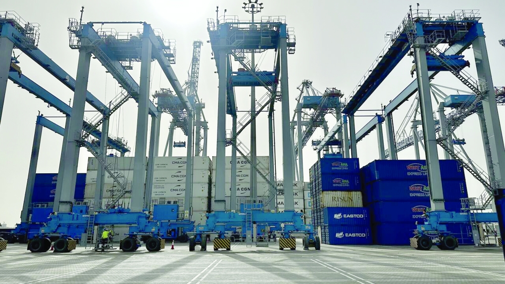 Non-tax revenue added RO 1.495 billion, with investment income the largest component at RO 805 million.