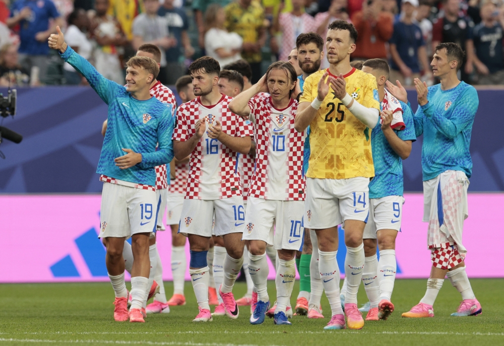  
Croatia's Toni Fruk, Martin Baturina, Luka Modric and Martin Erlic applaud their fans after the match nyder