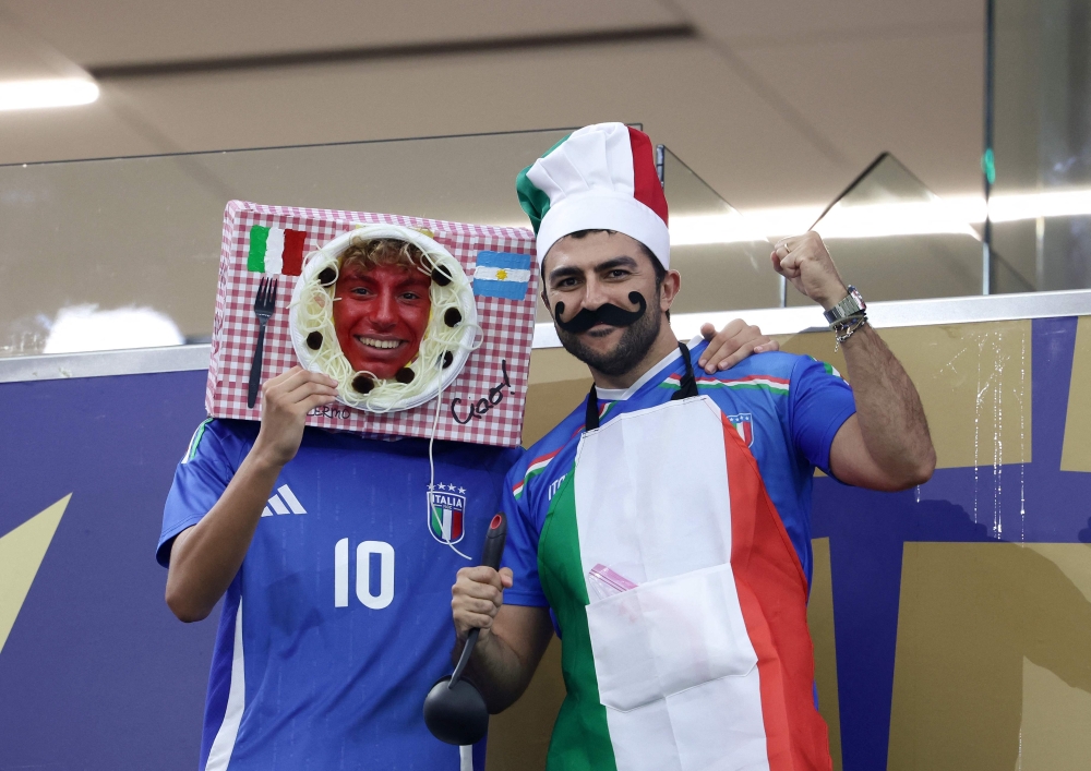 Italian fans gesture ahead of the 2026 World Cup Group J football match between Jordan and Argentina at the Dallas Stadium in Arlington  
