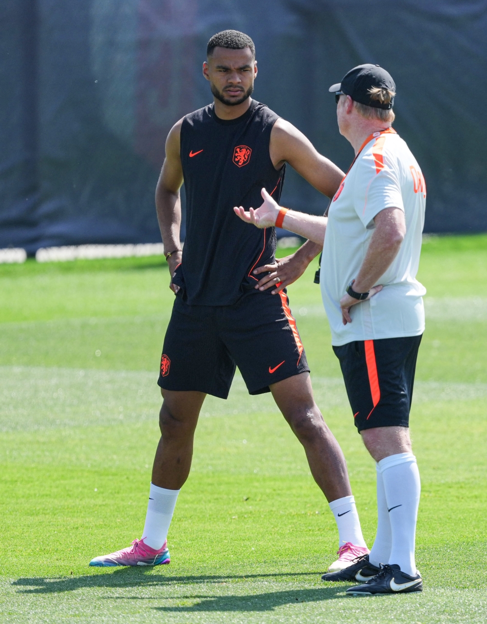  
Netherlands' Gakpo and coach Koeman during training. — Reuters  