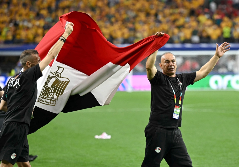 Egypt's head coach Hossam (R) celebrates the winning. — AFP
