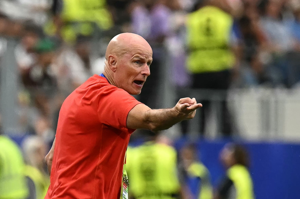 Norway's head coach Staale Solbakken gestures from the touchline  during the 2026 World Cup round of 32 football match between Ivory Coast and Norway at the Dallas Stadium in Arlington on June 30, 2026.  (Photo by Paul ELLIS / AFP)
