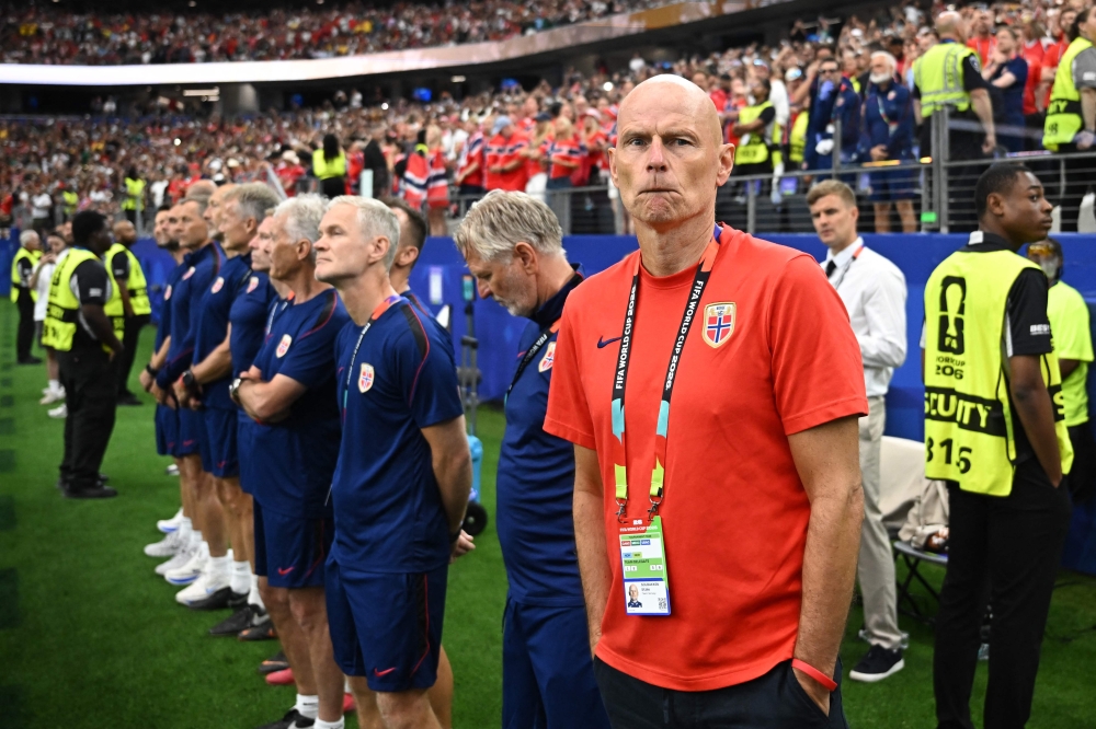 Norway's head coach Staale Solbakken reacts prior to the  2026 World Cup round of 32 football match between Ivory Coast and Norway at the Dallas Stadium in Arlington on June 30, 2026.  (Photo by Paul ELLIS / AFP)
