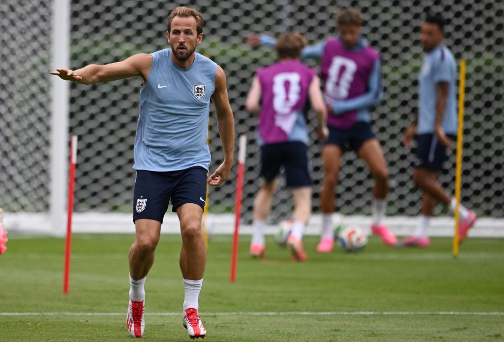 England's forward #09 Harry Kane takes part in a training session at the Pumas training grounds 