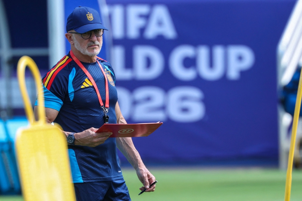 Spain's head coach Luis de la Fuente takes part in an MD-1 training session  