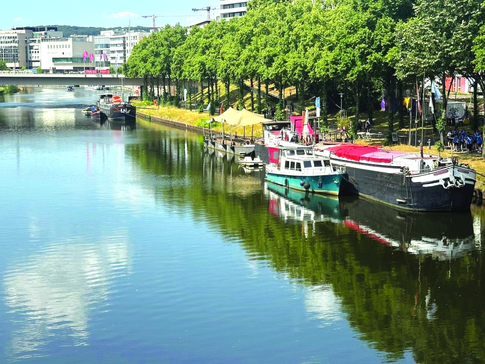 Houseboats and riverside cafés along the River Saar, viewed from the Wilhelm-Heinrich Bridge in Saarbrücken
