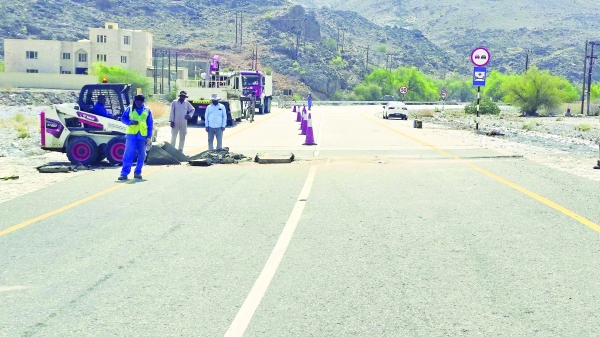 Al Awabi roads authority conducts road repairs
