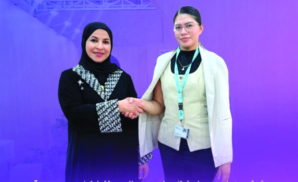 Laila al Hadhrami seen with Yamile Tenorio