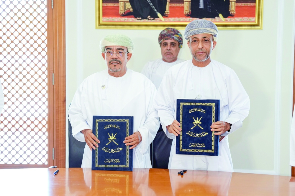The agreements were signed on behalf of the Environment Authority by Eng Sulaiman bin Nasser al Akhzami, Vice-Chairman of the Authority. On the other side, the agreements were signed by Dr Ali bin Saud al Bimani, Vice-Chancellor of the National University of Science and Technology; Dr Al Amir Nasser al Alawi, Deputy Vice-Chancellor of the University of Technology and Applied Sciences for Administrative and Financial Affairs; and Dr Salah Soumar Al Zadjali, Director-General of Programs and Capacity Building at the Research and Innovation Authority.