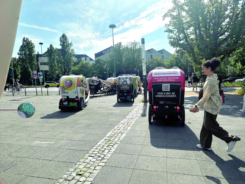 Velotaxis before a traffic point