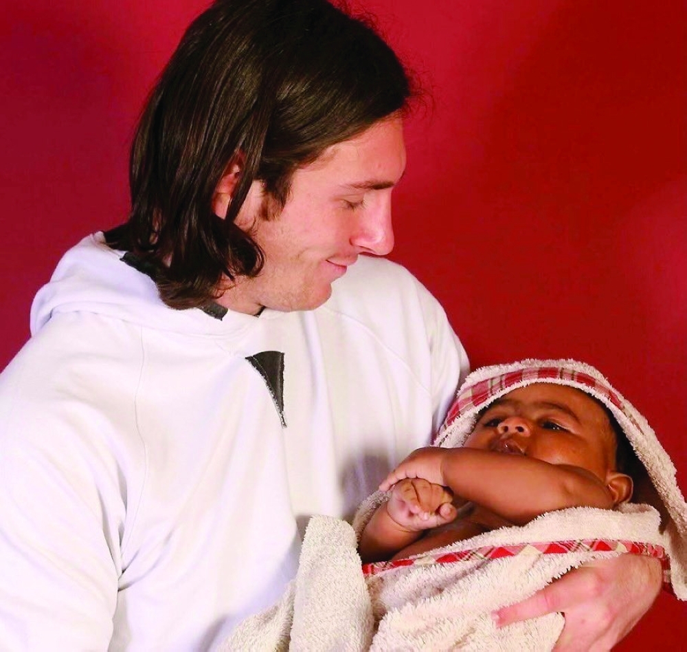 Iconic photo of Messi with baby Lamine Yamal, taken 19 years ago