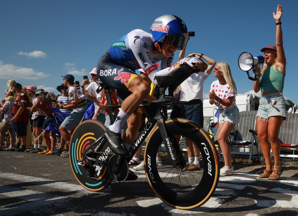 Hansgrohe's Florian Lipowitz in action during stage 16 individual time-trial  