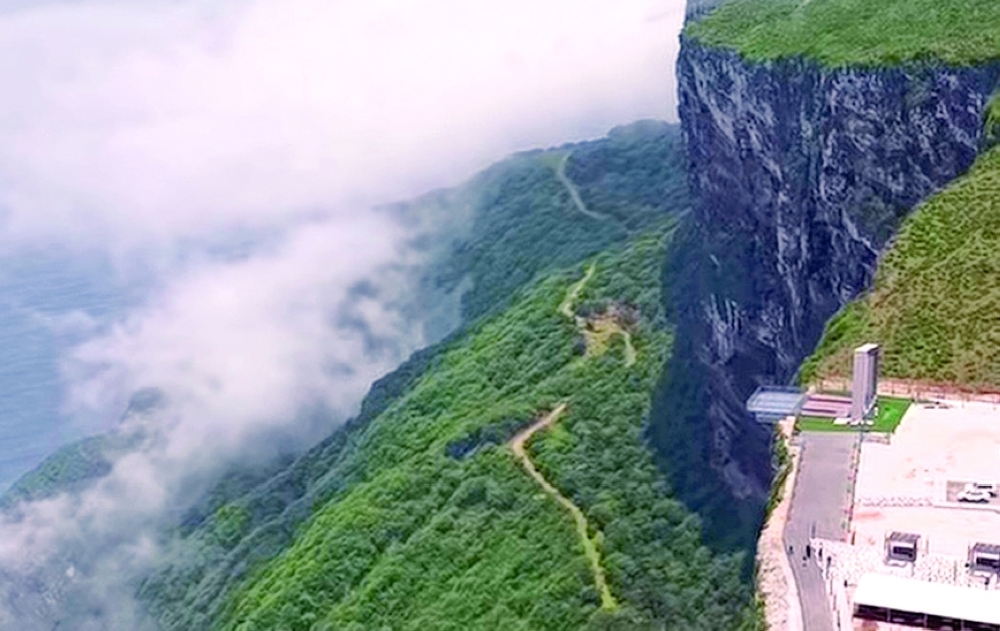 Shaat is located in the Wilayat of Rakhyout on Jabal Al Qamar, west of Salalah.