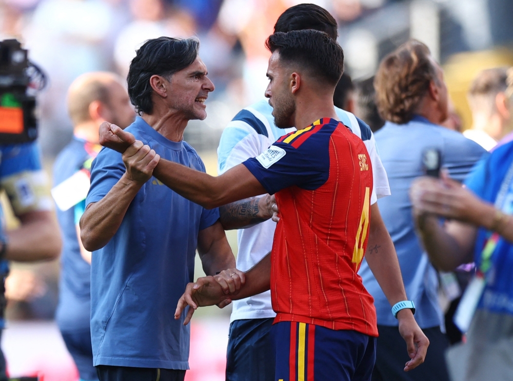  
Spain's Garcia clashes with Argentina Ayala at the end of World Cup. — Reuters