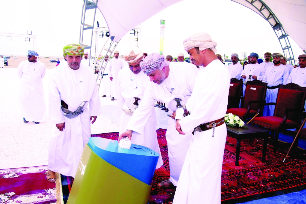 HH Sayyid Marwan bin Turki al Said, Governor of Dhofar, opened the Energy and Minerals Exhibition.