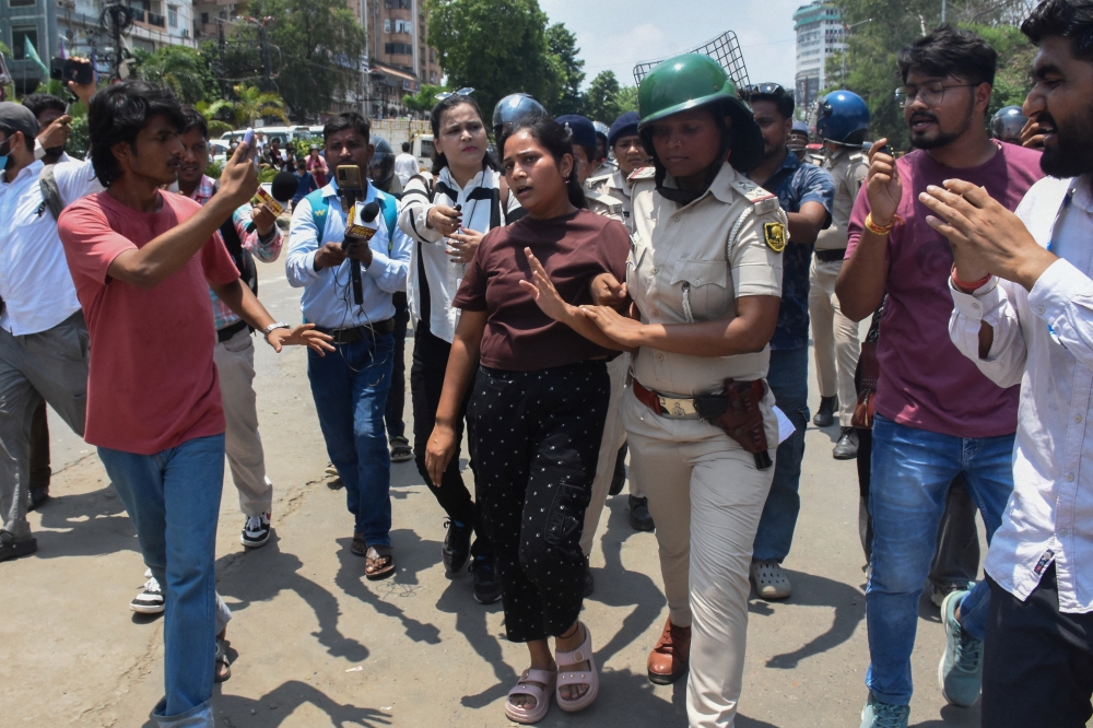 A police officer detains a protester during the Bihar Bandh call demanding the resignation of Education Minister Dharmendra Pradhan over the National Eligibility cum Entrance Test (NEET) examination paper leaks, in PatnaJuly 25, 2026. REUTERS/Sonu Kishan
