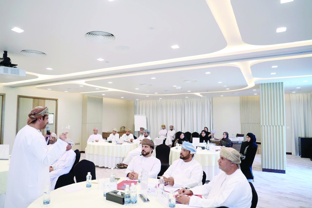 The week-long programme is designed to strengthen the leadership and innovative capabilities of Muscat Governorate employees.