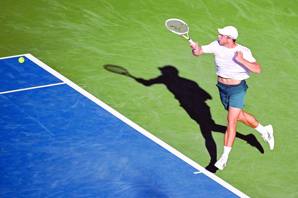 Tallon Griekspoor (NED) returns a shot to Alexander Zverev (GER) in second round play at IGA Stadium. — Imagn Images