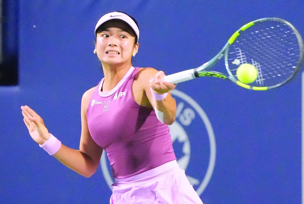 Alexandra Eala (PHI) hits a ball to Alycia Parks during round two of the National Bank Open at Sobeys Stadium. — Imagn Images