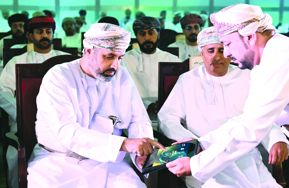 The ceremony was held under the auspices of Dr Mahad bin Said Baowain, Minister of Labour. - ONA