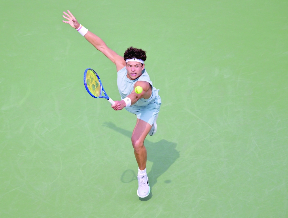 Ben Shelton (USA) hits a backhand against Zizou Bergs (BEL) during third round play at IGA Stadium. — Imagn Images