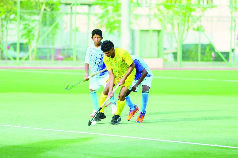 Young players battle for possession during a previous edition of the Junior Hockey League.