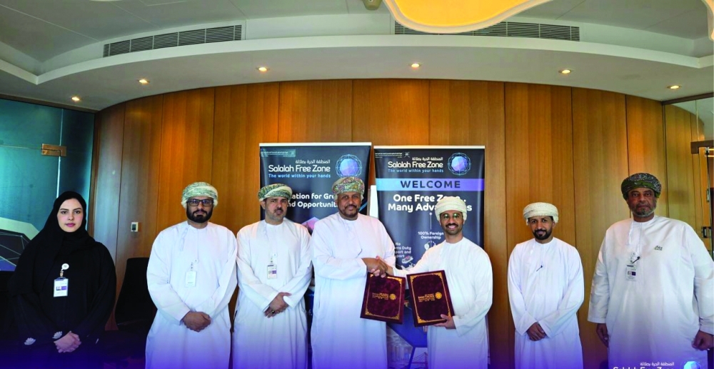 Representatives of DuroMENA LLC signing the usufruct pact with officials of Salalah Free Zone