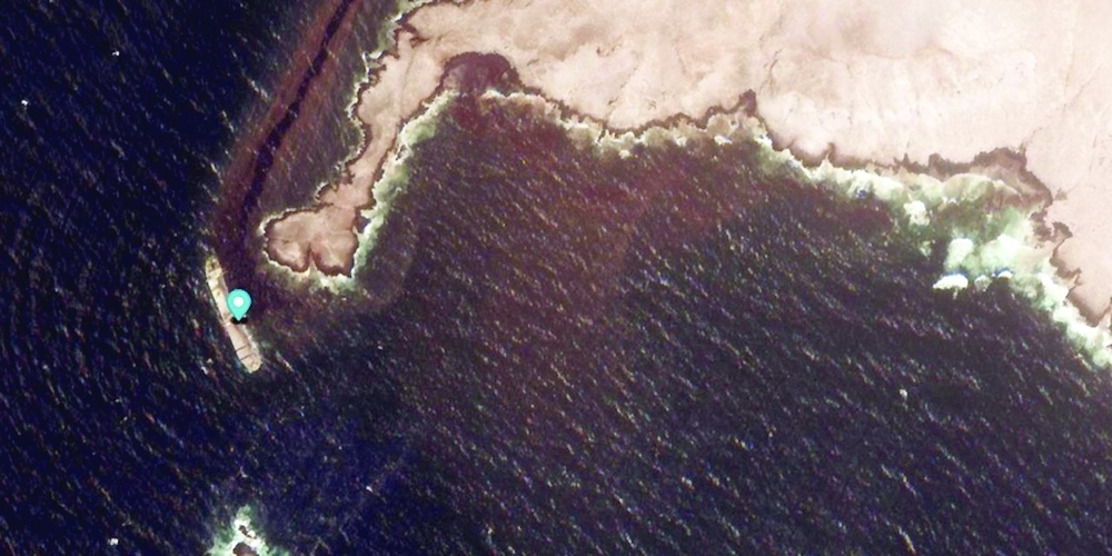 The oil pollution has reached the shores of Masirah Island.