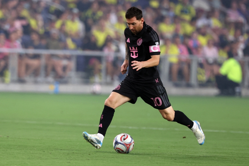   Inter Miami CF forward  Lionel Messi (10) attacks during the first half against Nashville SC  