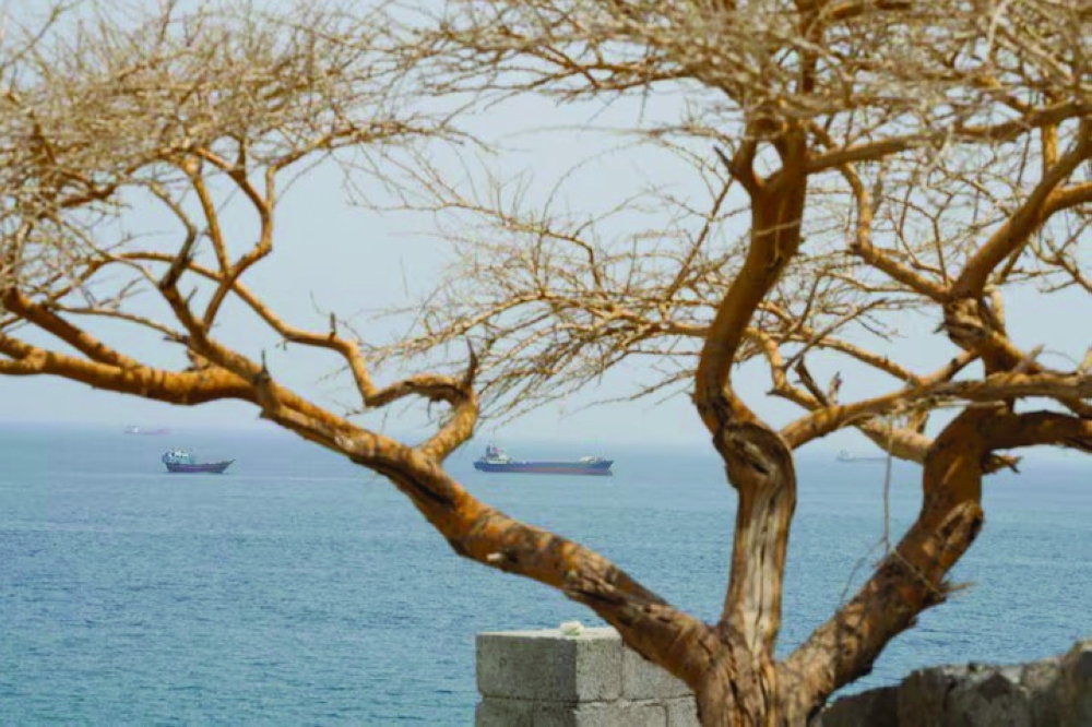 Oil mixed as traders weigh Hormuz disruption risks.