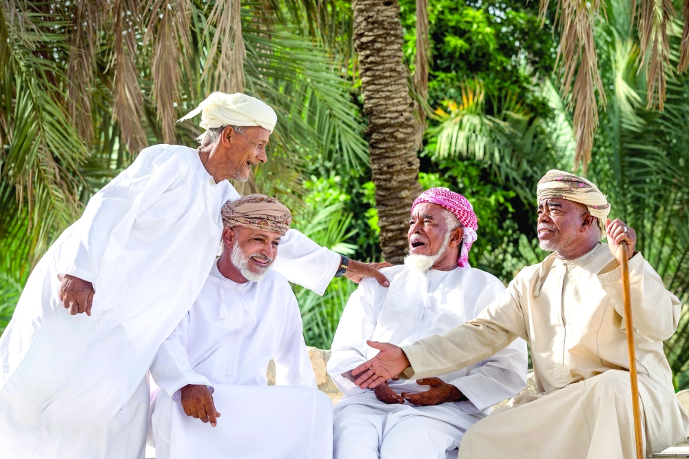 Summer has also strengthened social traditions across Oman. As temperatures ease after sunset, neighbourhoods come alive.
