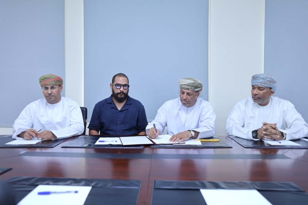 Oman Aquatics Federation has officially announced the signing of the renowned Algerian coach, Mohamed Bouguerra.