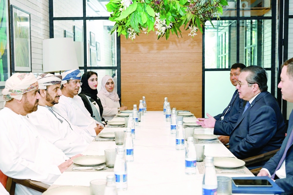 The meeting discussed a set of regional and international issues of mutual interest. - ONA