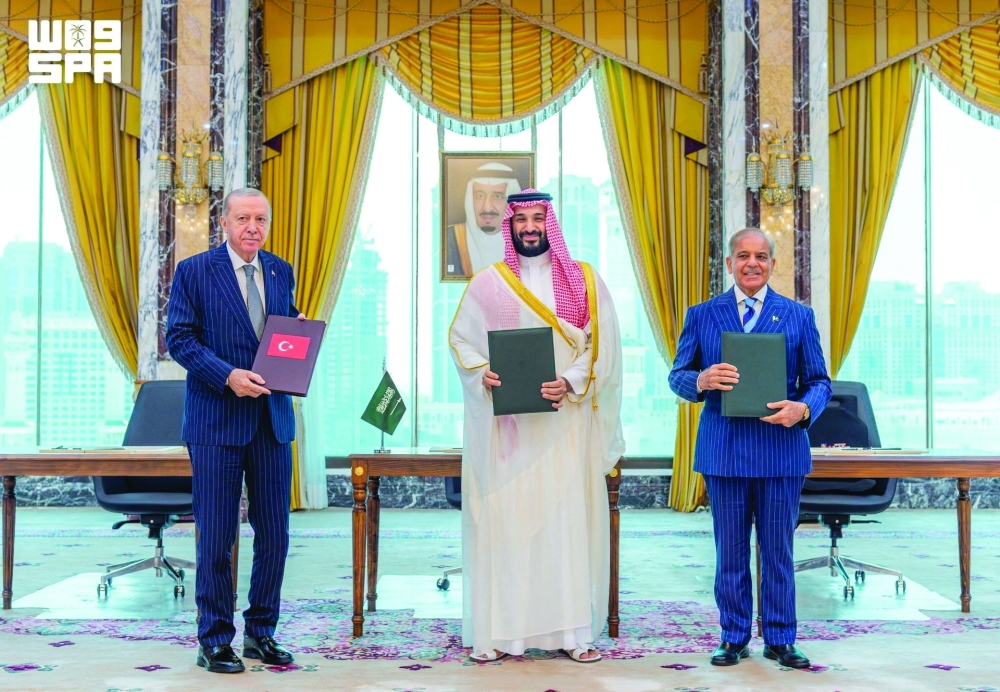 Turkish President Tayyip Erdogan, Saudi Crown Prince Mohammed bin Salman, and Pakistan's Prime Minister Shehbaz Sharif pose after signing a joint defence agreement in Mecca. — Reuters file photo