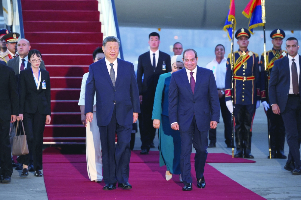 Chinese President Xi Jinping is welcomed by Egyptian President Abdel Fattah el Sisi upon his arrival at Cairo International Airport. — Reuters