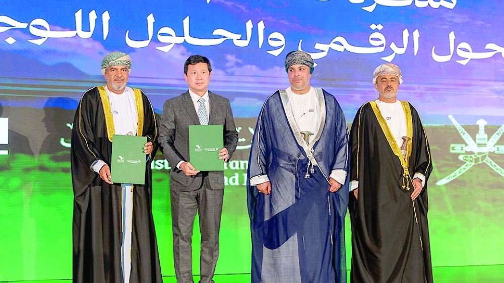 Hyundai Motor Group representative  with Omani dignitaries at the MoU signing in Salalah
