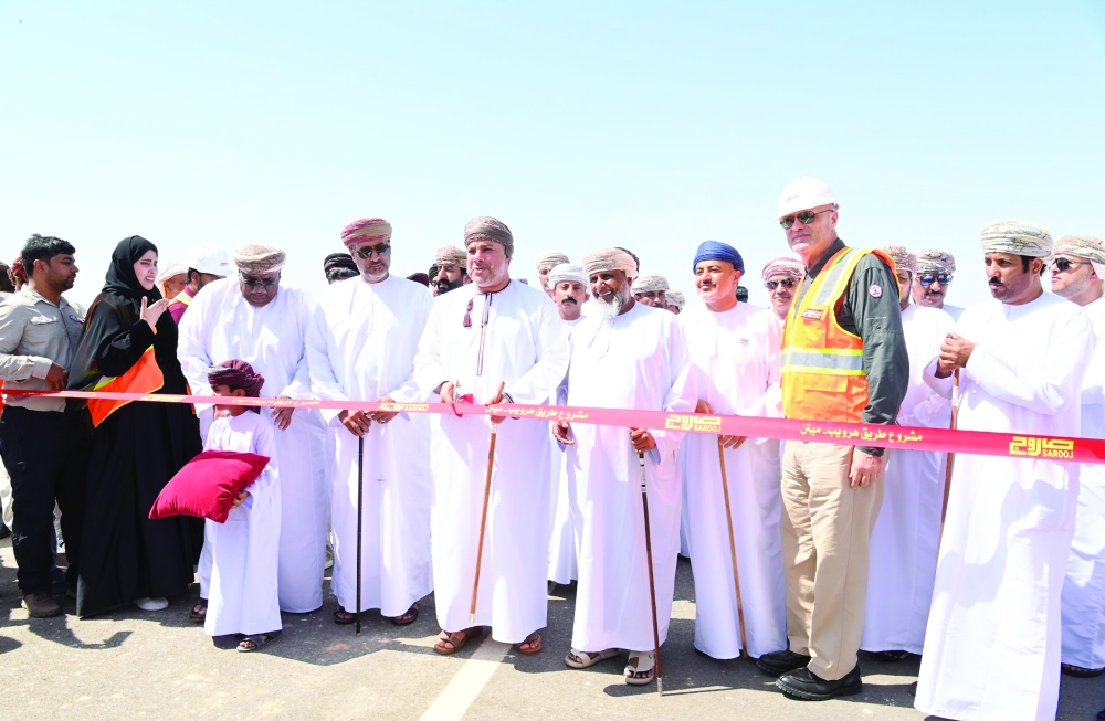 HH Sayyid Marwan bin Turki al Said, Governor of Dhofar, inaugurates the projects in Al Mazyouna on Saturday. — ONA