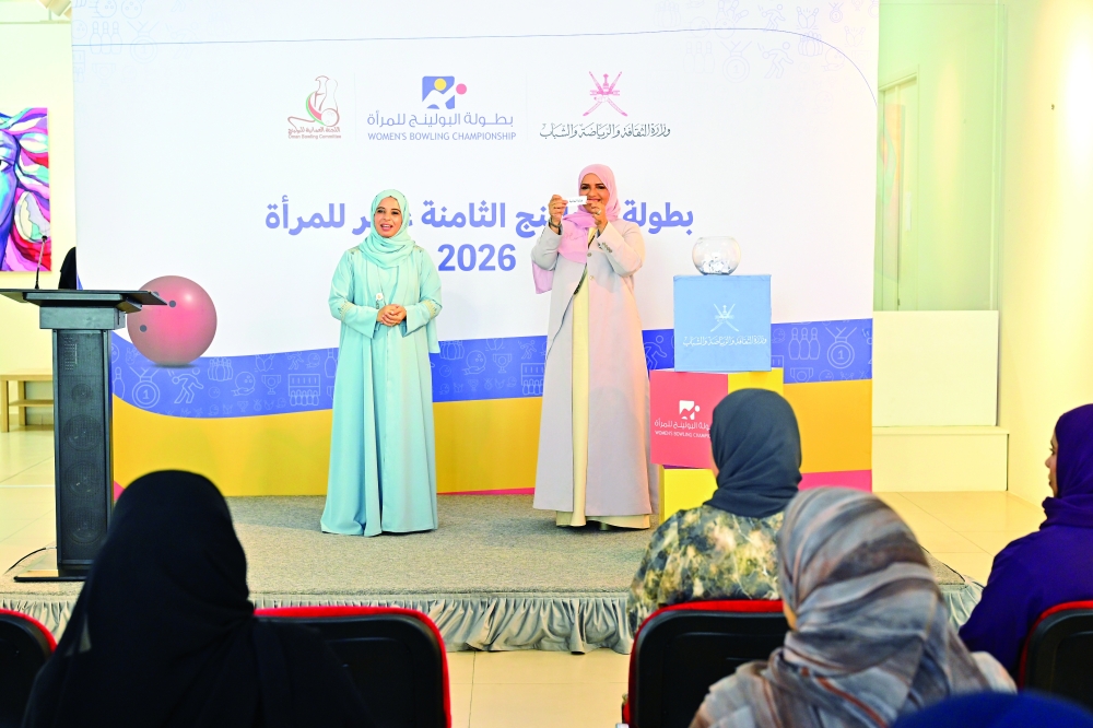 Saada bint Salim al Ismaili, the ministry’s women’s sports expert, conducted the draw following an address by Khawla bint Rashid al Rawahi, director of the Women’s Sports Department. — Shamsa al Harthi