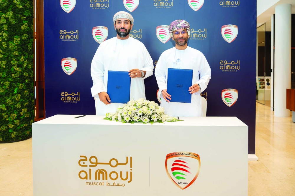 Al Mouj Muscat signed the sponsorship agreement with the Oman Football Association.