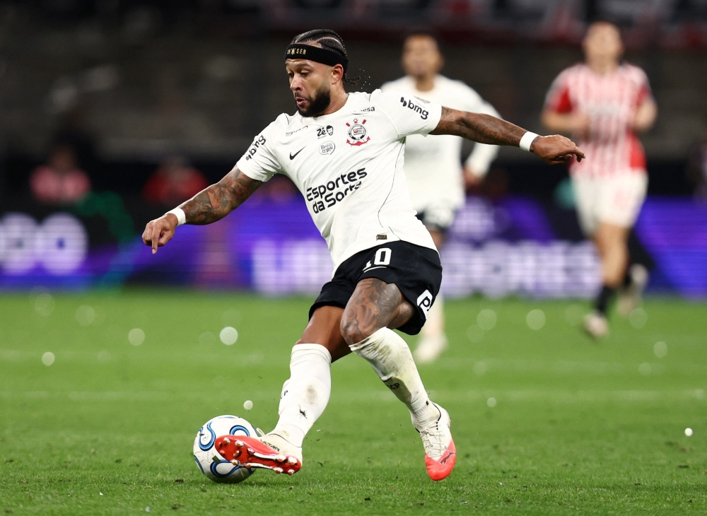 Corinthians' Memphis Depay in action during the Copa Libertadores quarterfinal against v Estudiantes de La Plata in Sao Paulo, Brazil. — Reuters