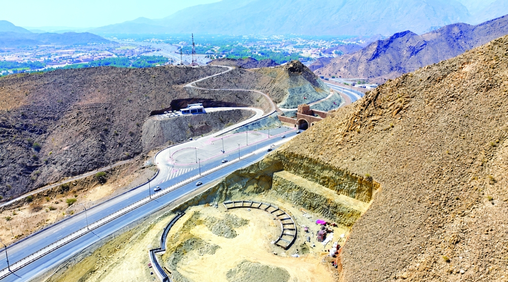 The project is part of a series of development projects presently underway in the Wilayat of Al Rustaq, reflecting a focus on improving gateways, facades, and vital locations