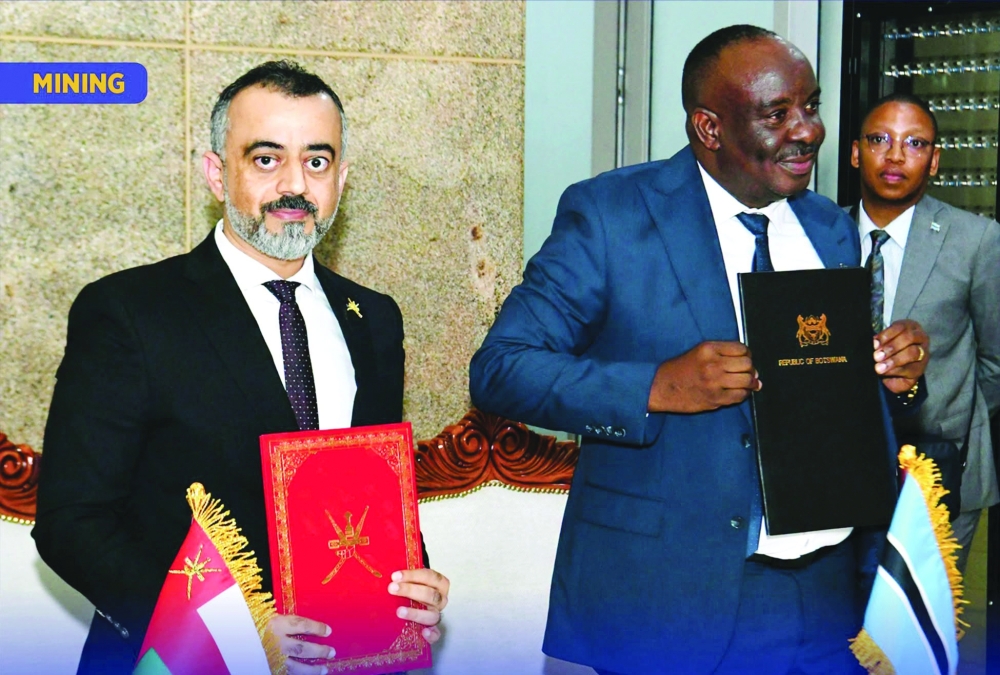 MDO’s Mattar al Badi (left) with a representative of Exploration Investment Company Botswana (EICB) at the signing last week.