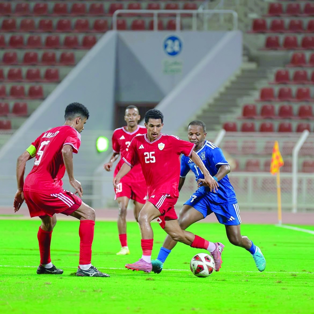 Sur edged Oman Club 2-1 at Sultan Qaboos Sports Complex. 
