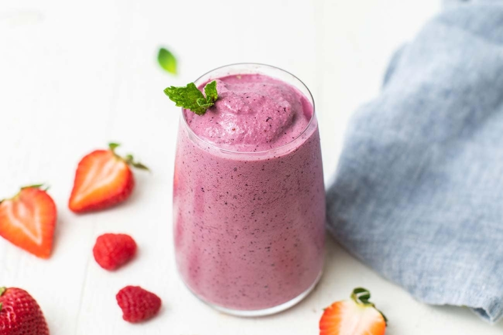 A refreshing açaí smoothie combines the distinctive berry with a convenient drinkable format.